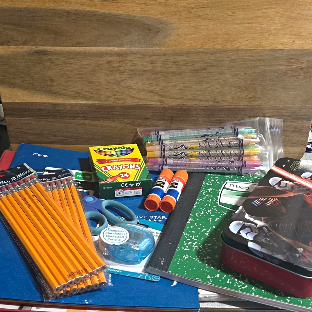 Mead Five Star Crayola Pen+Gear Mixed School Supplies Set w/ Star Wars Tin